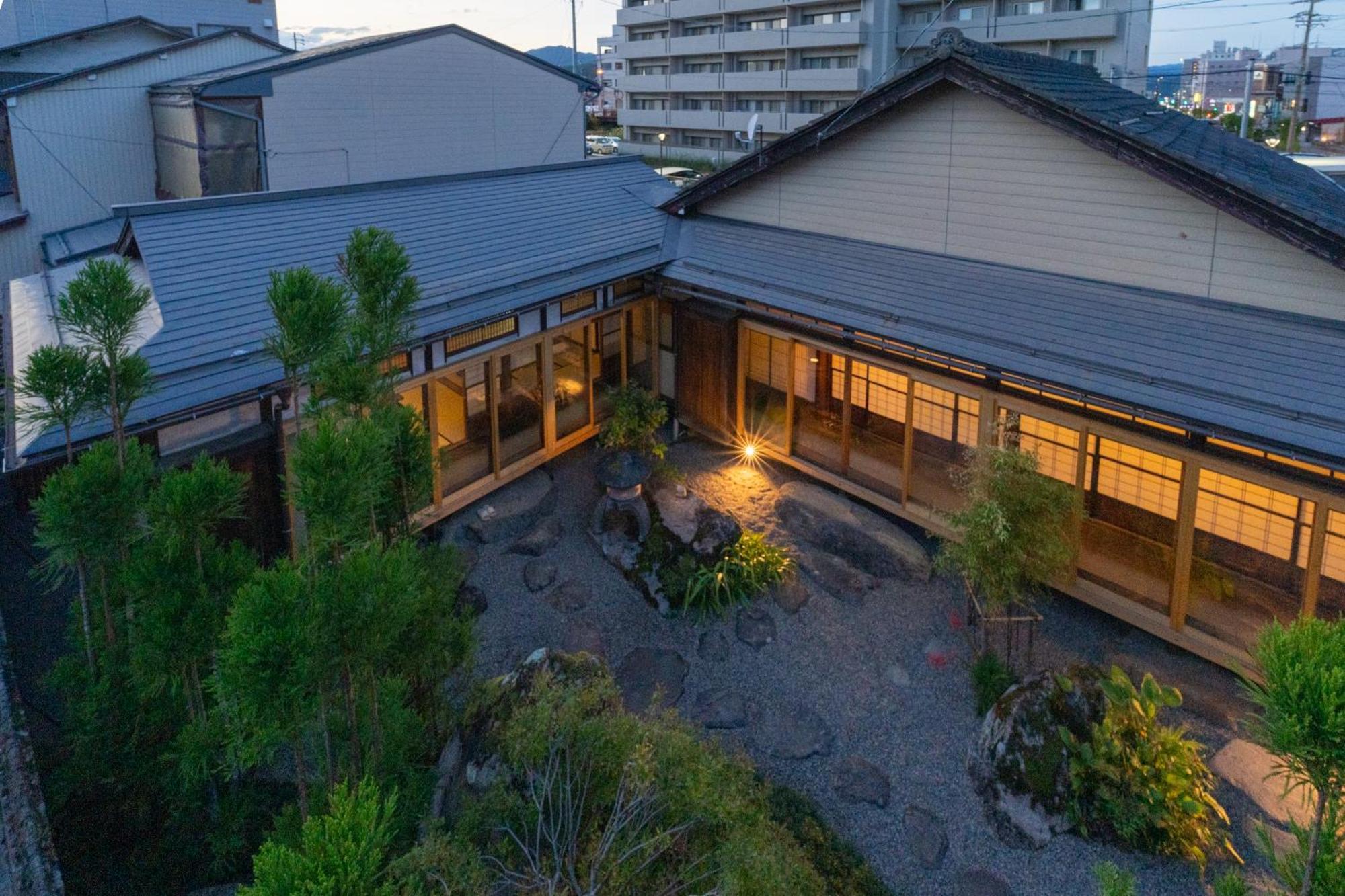 お宿一の華 Takayama  Bagian luar foto